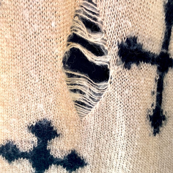 Distressed oversized sweater - Picture 5 of 12